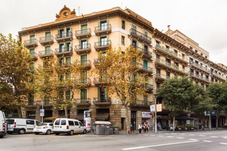 luxury-apartment-barcelona-eixample-valencia-location